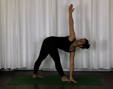 Torsion debout yoga